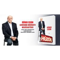Rónai Egon dedikálja Húzós 3. könyvét